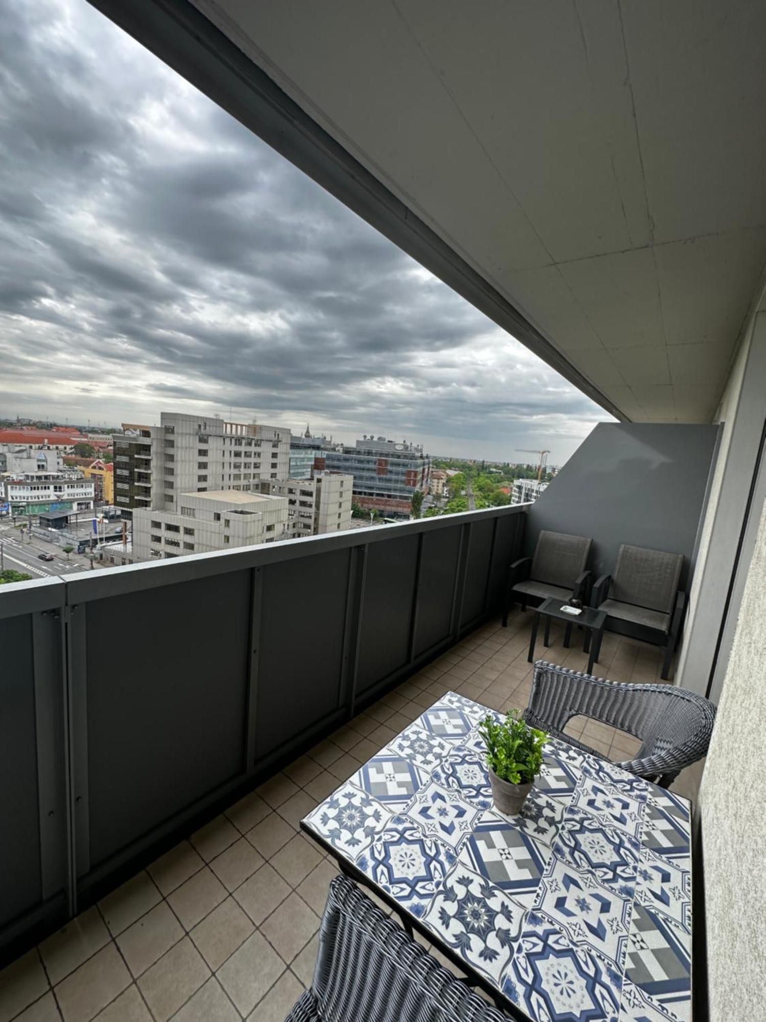 Central Apartment تيميشورا المظهر الخارجي الصورة